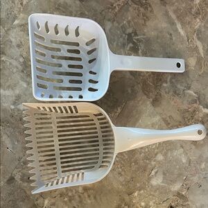 White Cat Litter Scoop Set. 2